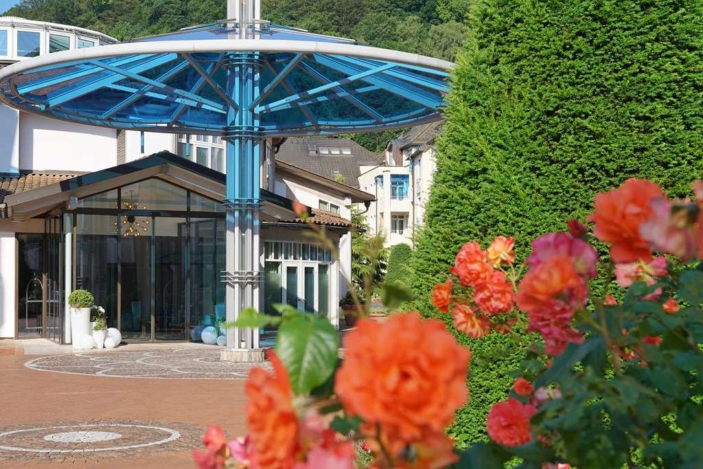 Vila Vita Rosenpark Marburg ภายนอก รูปภาพ Entrance of the German National Academy for Public Health at the Robert Koch Institute