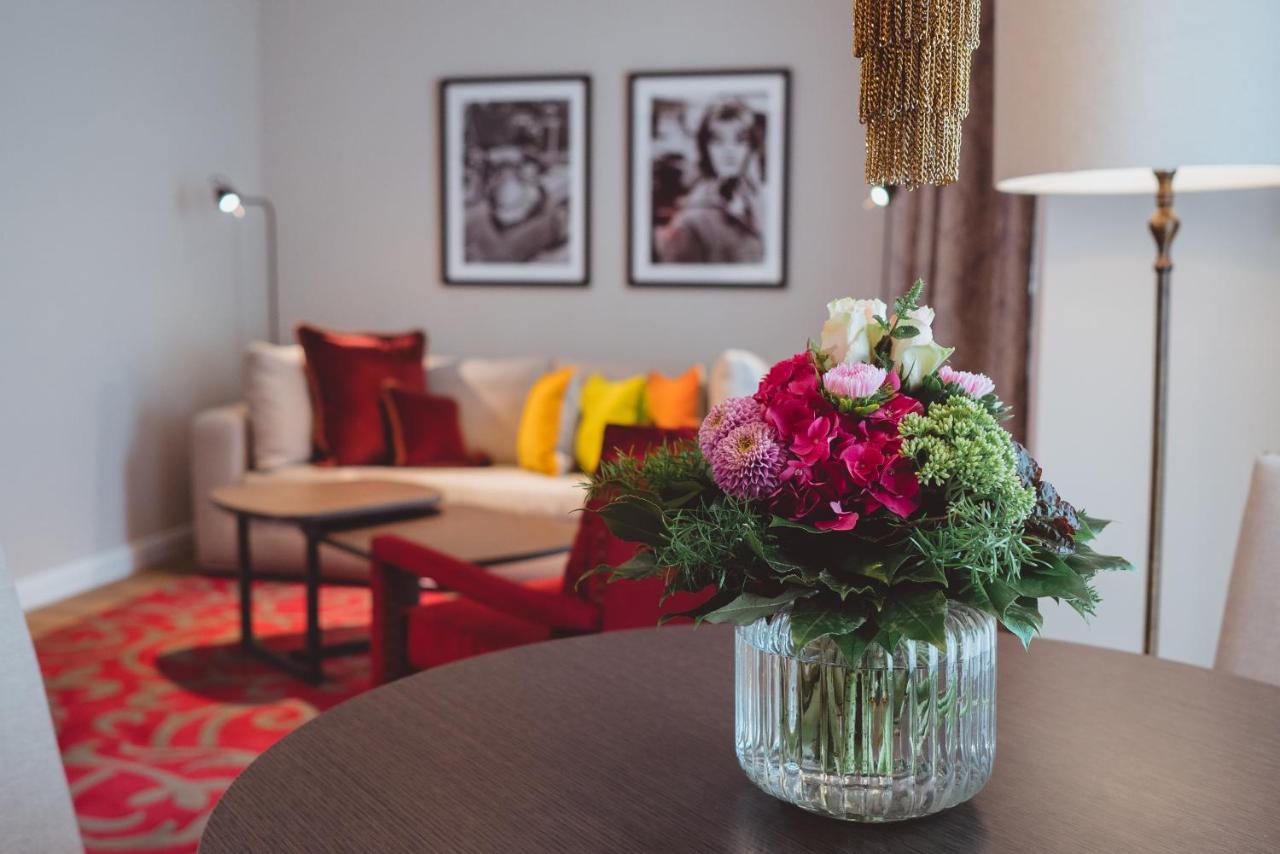 Vila Vita Rosenpark Marburg ภายนอก รูปภาพ A suite at the hotel