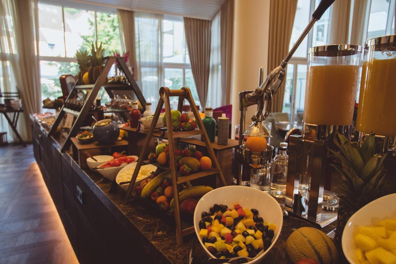 Vila Vita Rosenpark Marburg ภายนอก รูปภาพ A fruit salad at a buffet