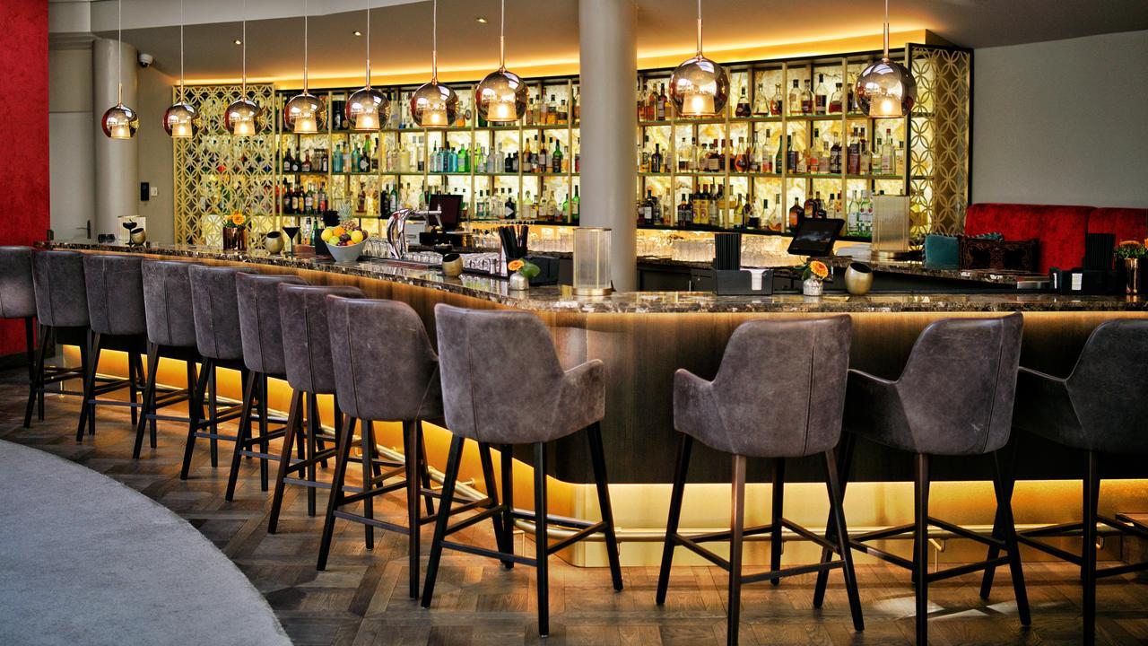 Vila Vita Rosenpark Marburg ภายนอก รูปภาพ The bar at the restaurant