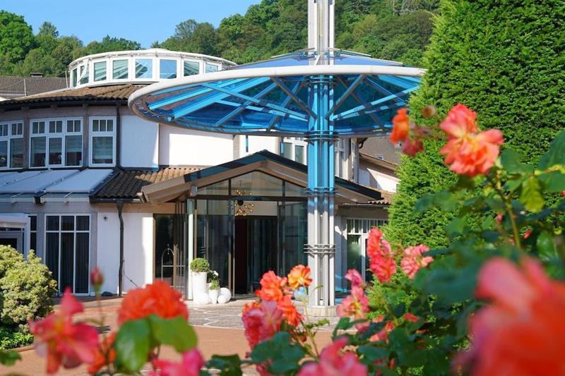 Vila Vita Rosenpark Marburg ภายนอก รูปภาพ The entrance of the German National Academy for Public Health at the Robert Koch Institute
